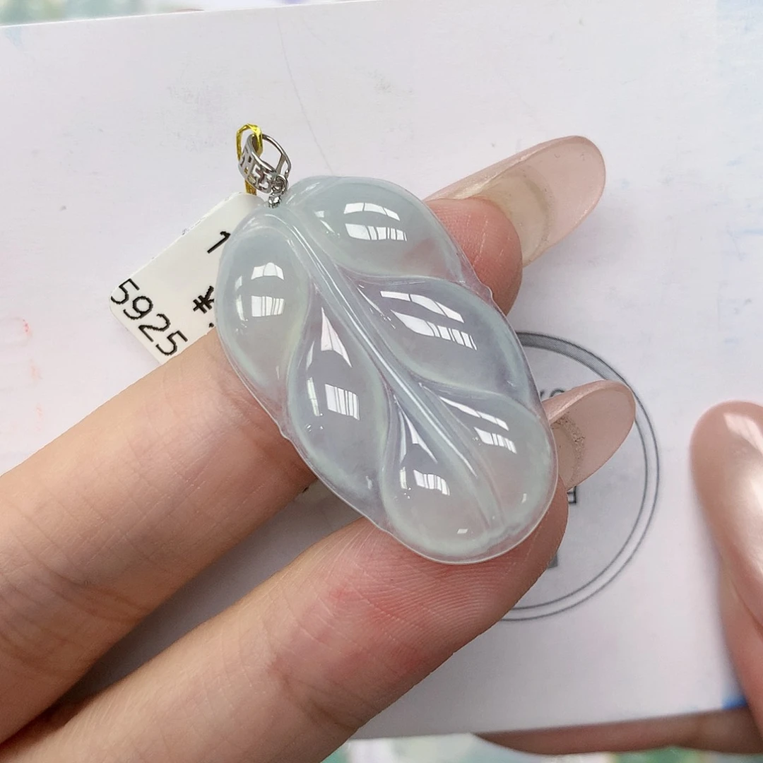 颈饰18K金镶嵌翡翠