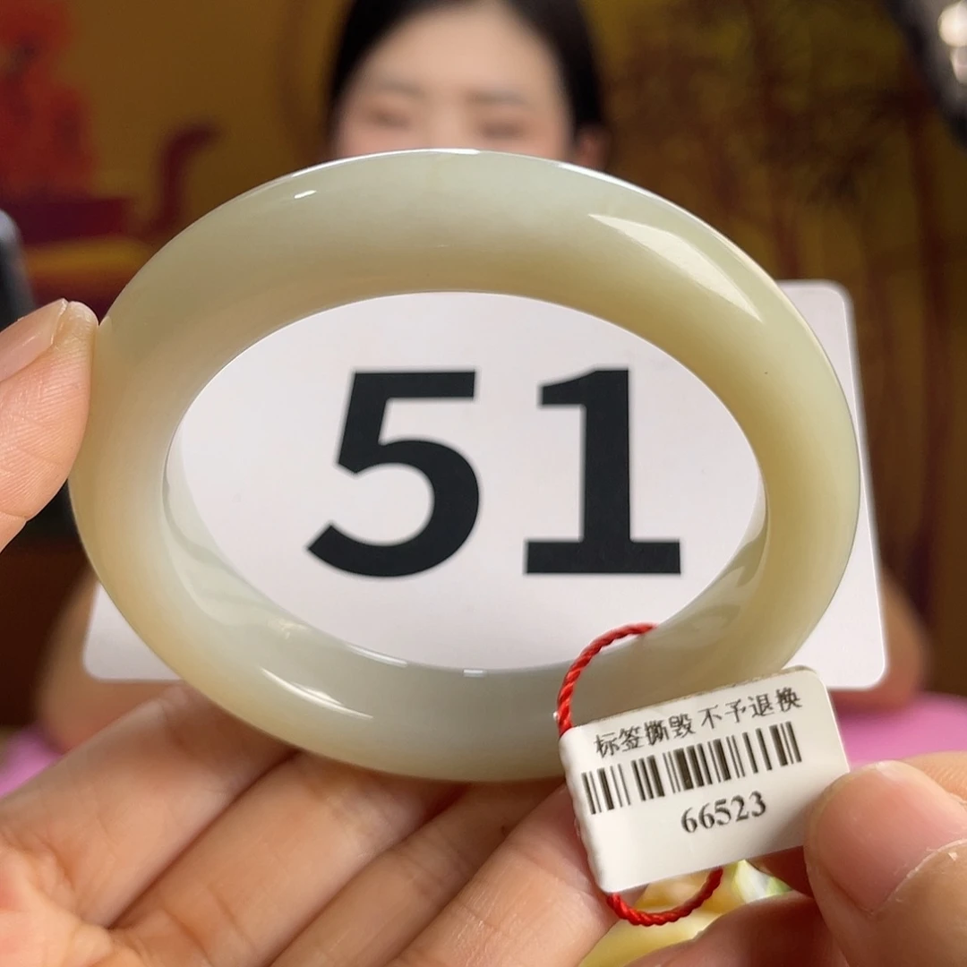 和田玉手镯未镶嵌微瑕3