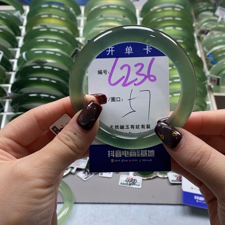蛇纹石玉手镯未镶嵌小**懂
