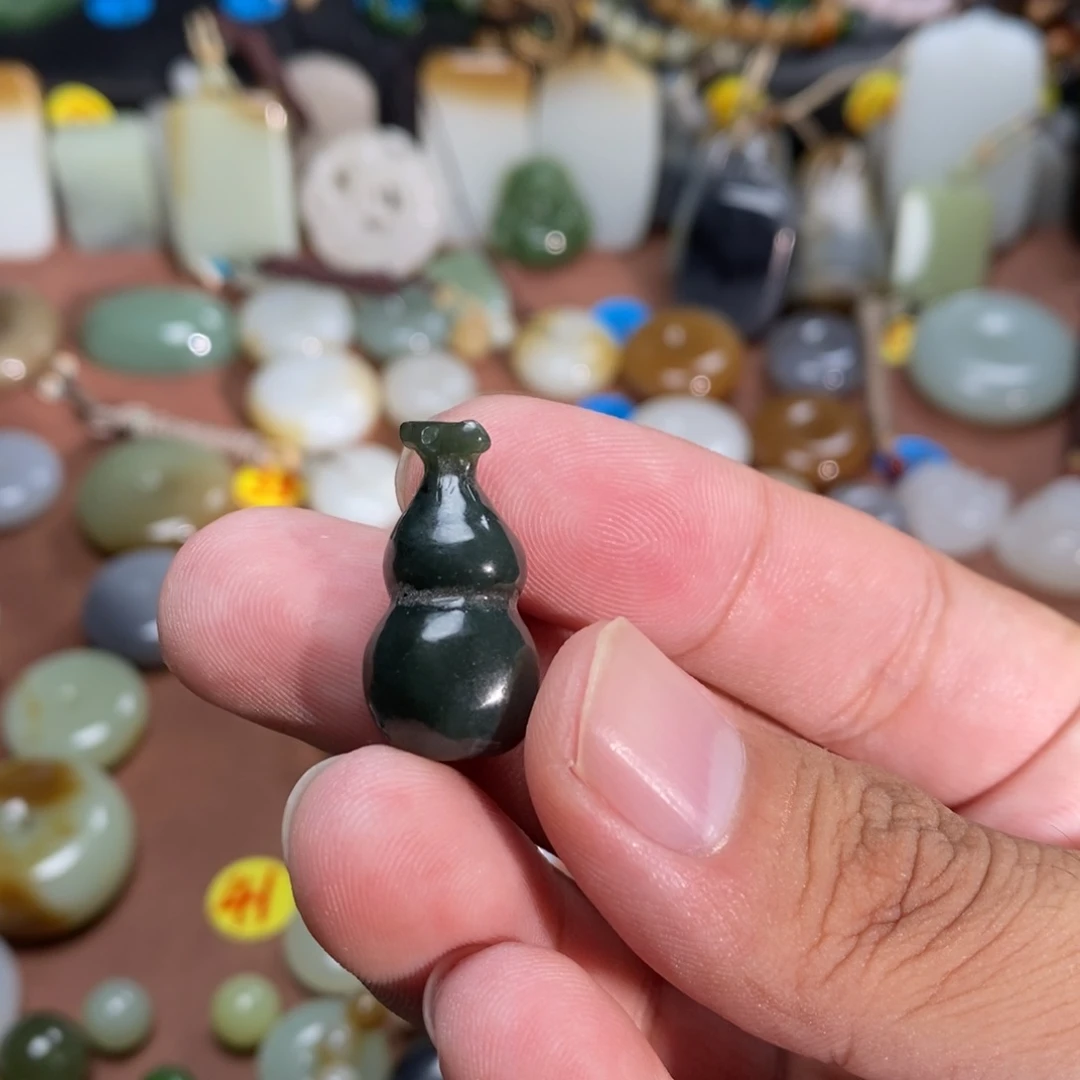 和田玉未镶嵌吊坠(不含链)