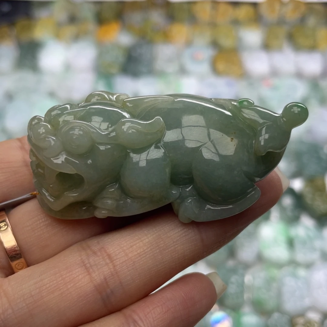 翡翠未镶嵌颈饰貔貅