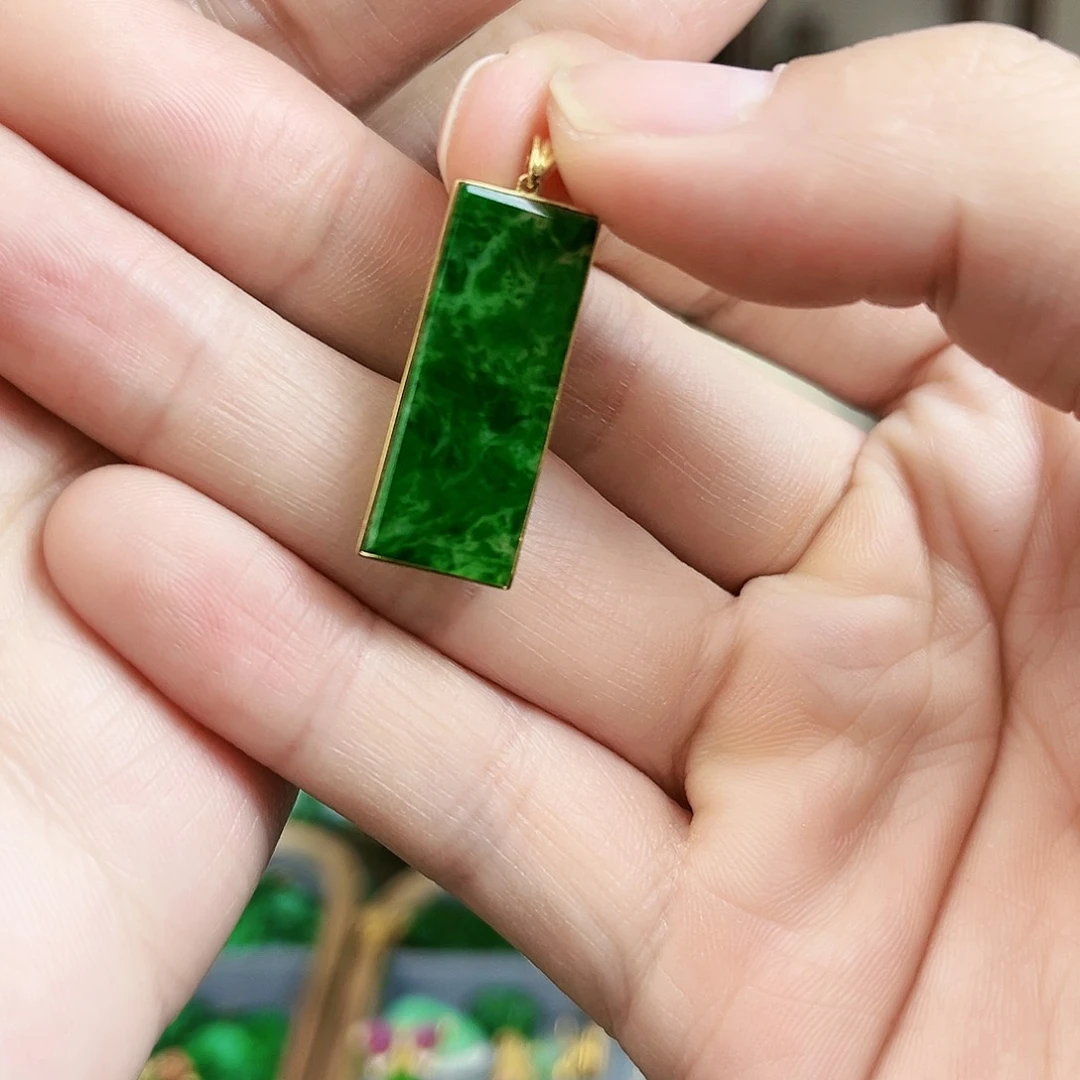 翡翠颈饰18K金镶嵌吊坠