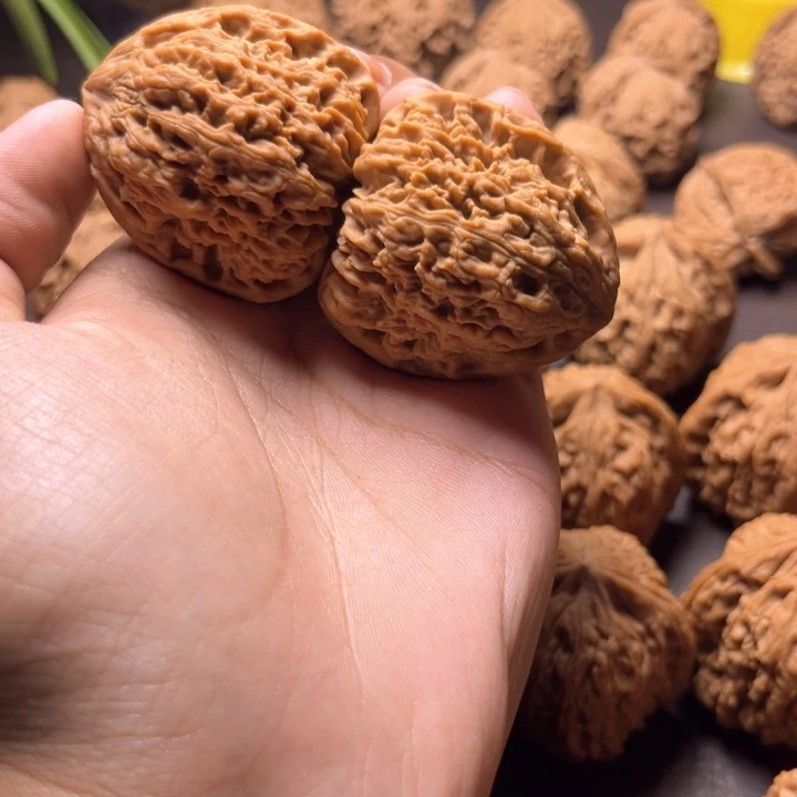 v*南疆石南疆石有浮黄40