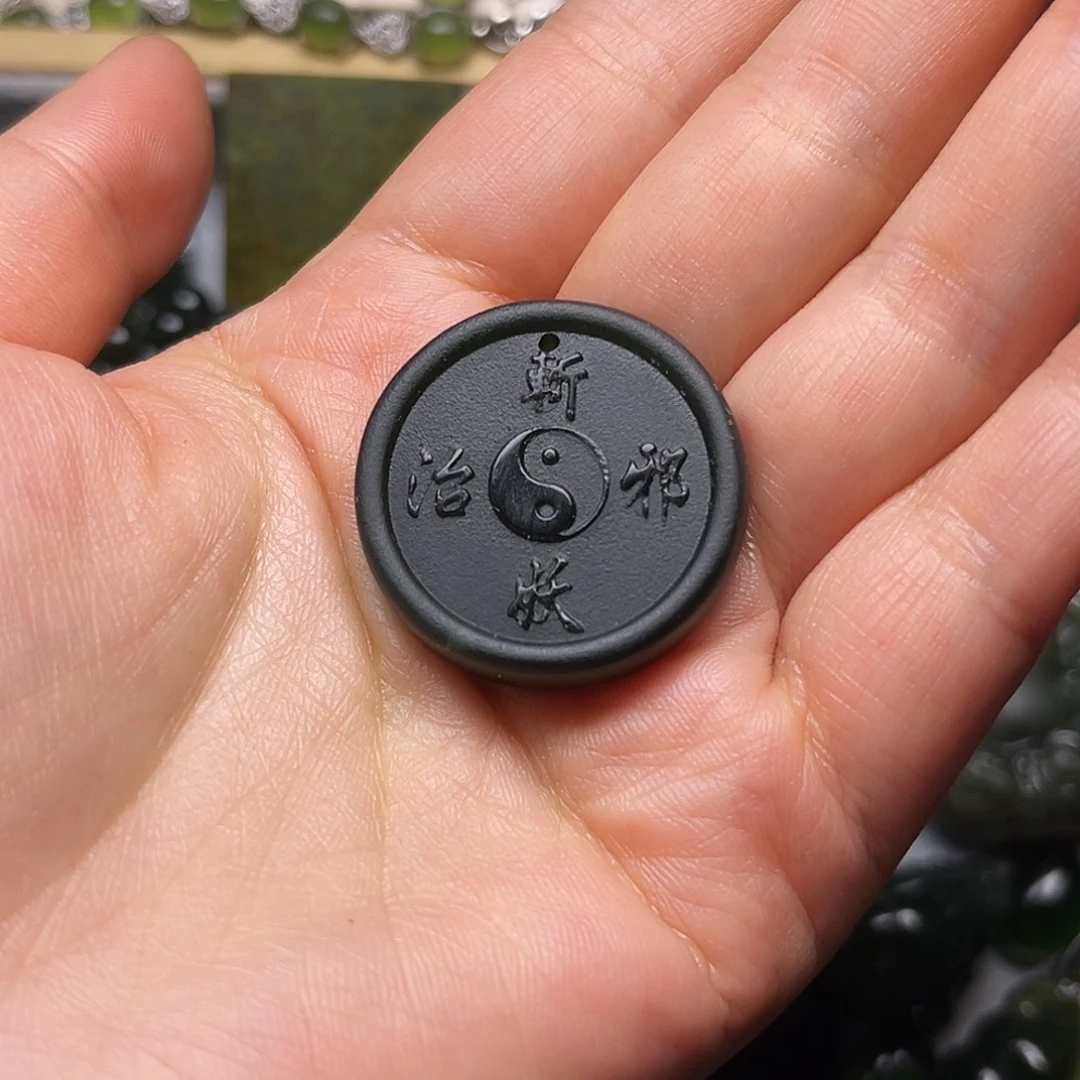 啊***乐蛇纹石玉未镶嵌颈饰