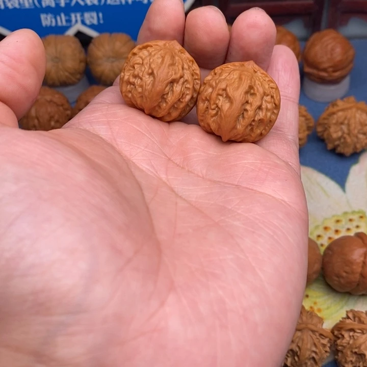 文玩核桃把件：小霸王龙