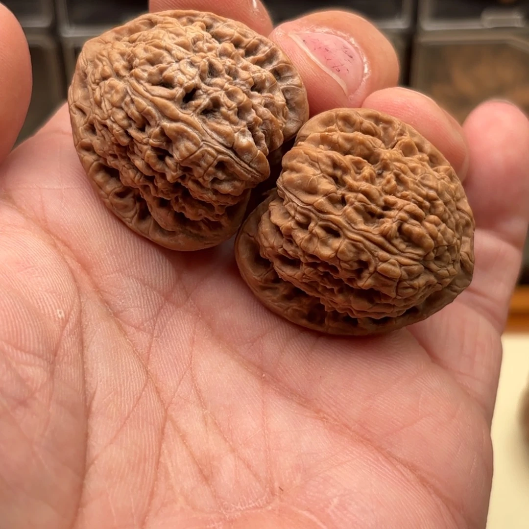 把件文玩核桃红宝石