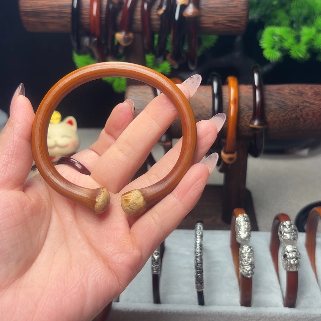 某***某木质非金属金刚藤手镯