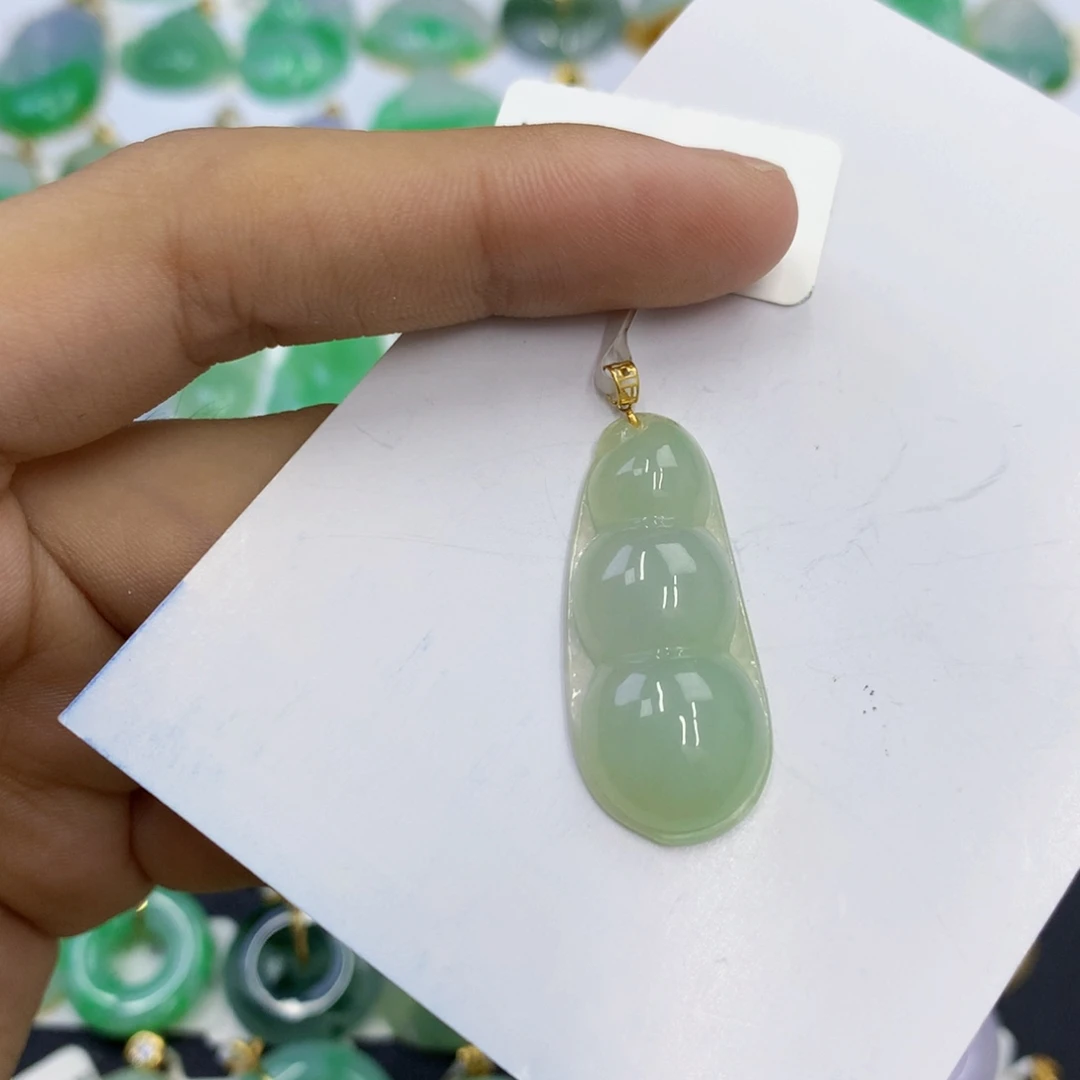 翡翠18K金镶嵌颈饰翡翠