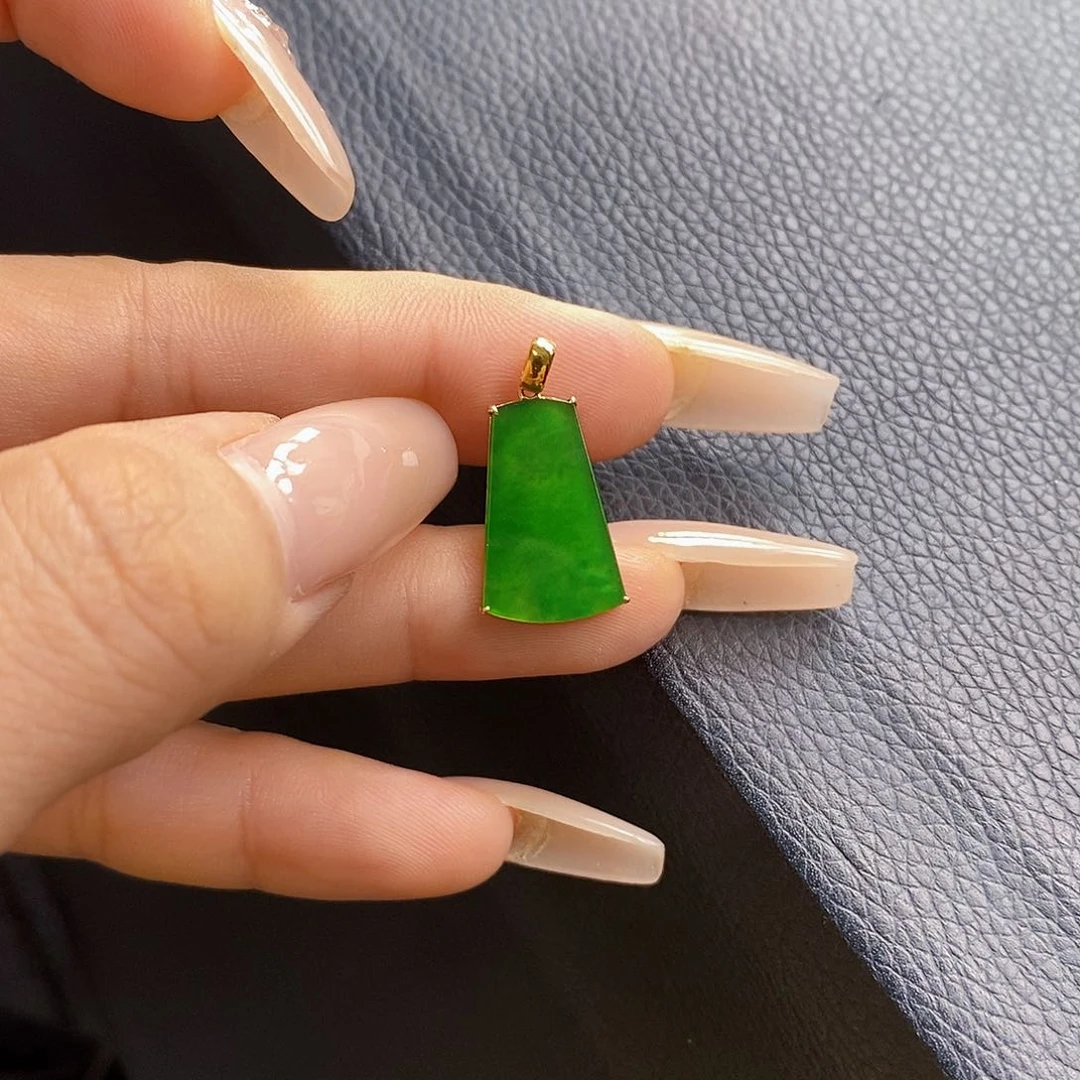 翡翠18K金镶嵌颈饰翡翠