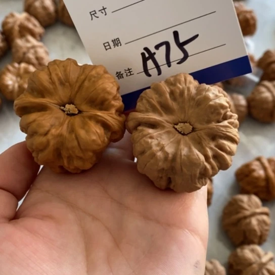 〆***、文玩核桃吊坠43蛤蟆头