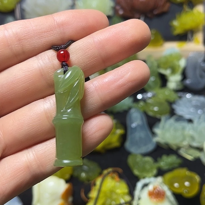 蛇纹石玉未镶嵌颈饰