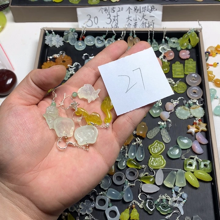 草***夕蛇纹石玉合金耳钉