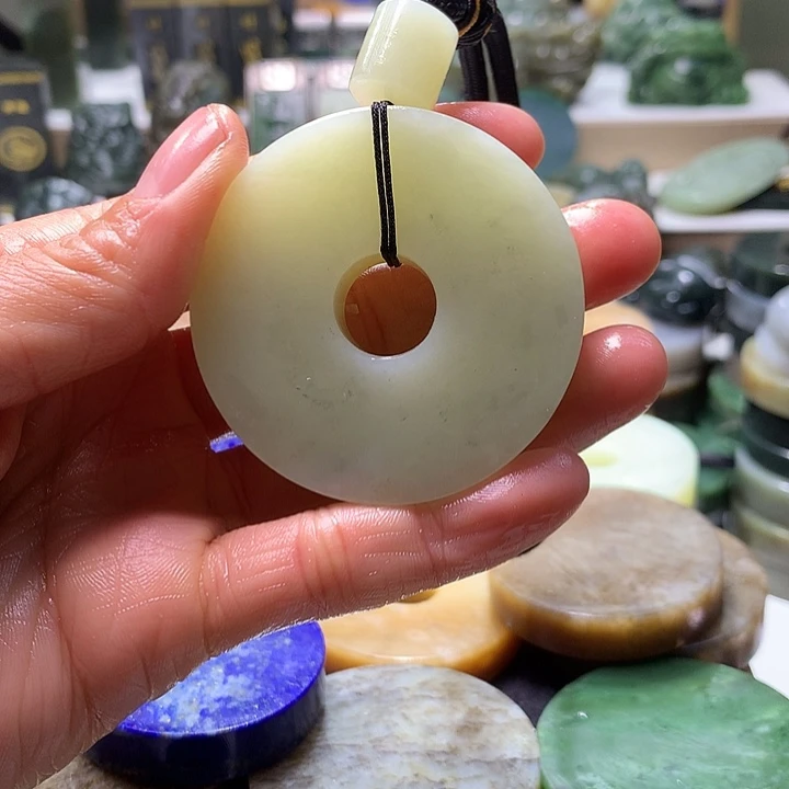 牧***民和田玉未镶嵌珠宝半成品