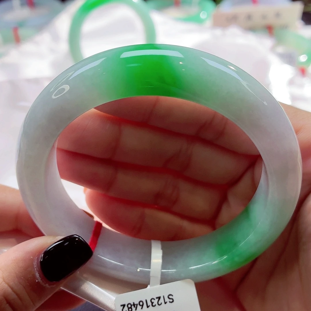 翡翠未镶嵌手镯白底青瑕疵漏上新68-054