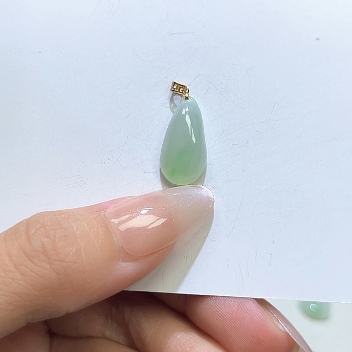 颈饰18K金镶嵌翡翠