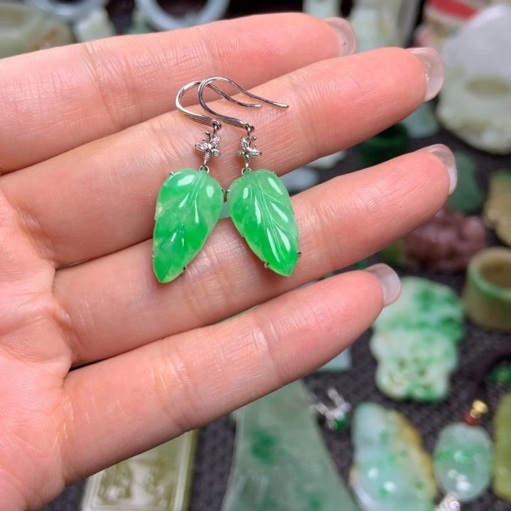 翡翠挂件18K金镶嵌晴