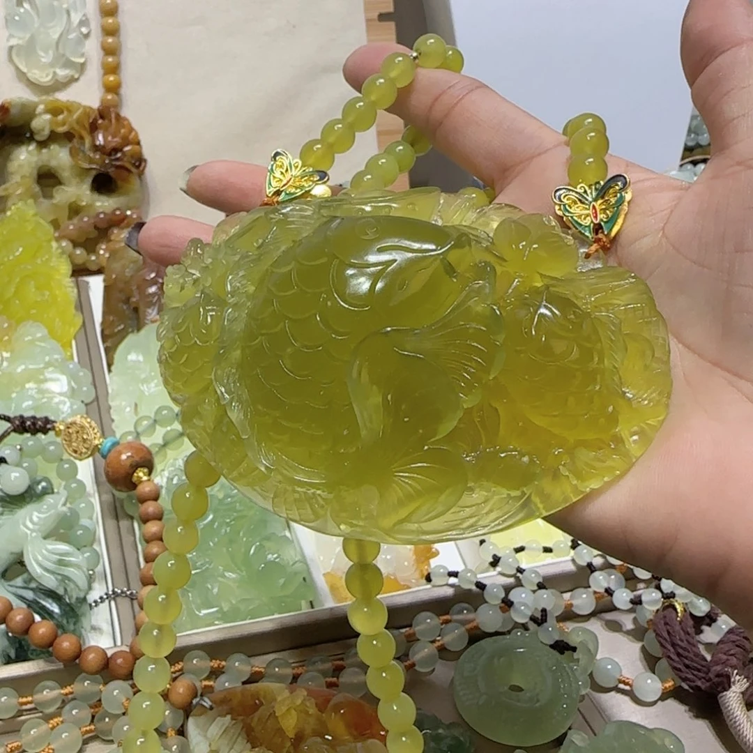 未镶嵌蛇纹石玉吊坠