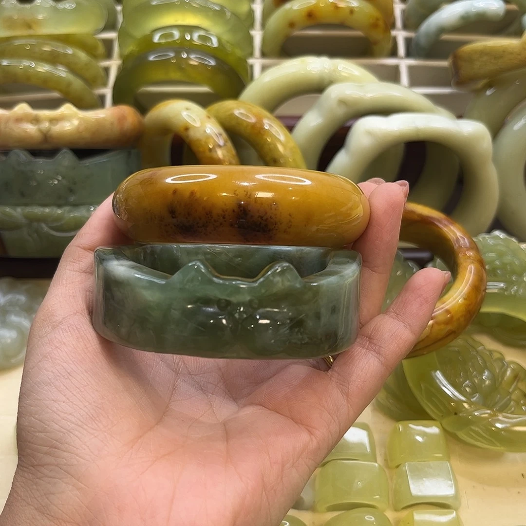 年****蛇纹石玉未镶嵌手镯通走