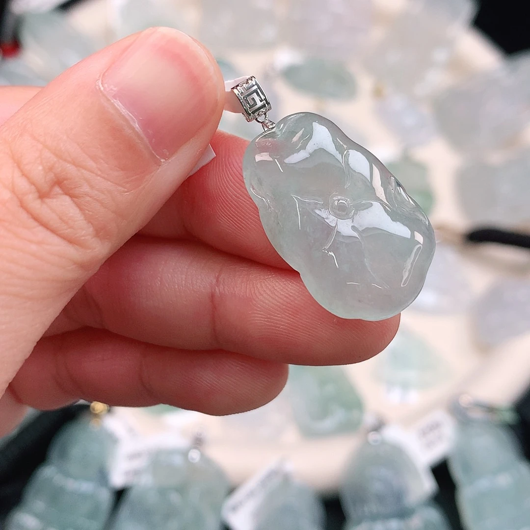 翡翠颈饰18K金镶嵌冰胶晴荷叶