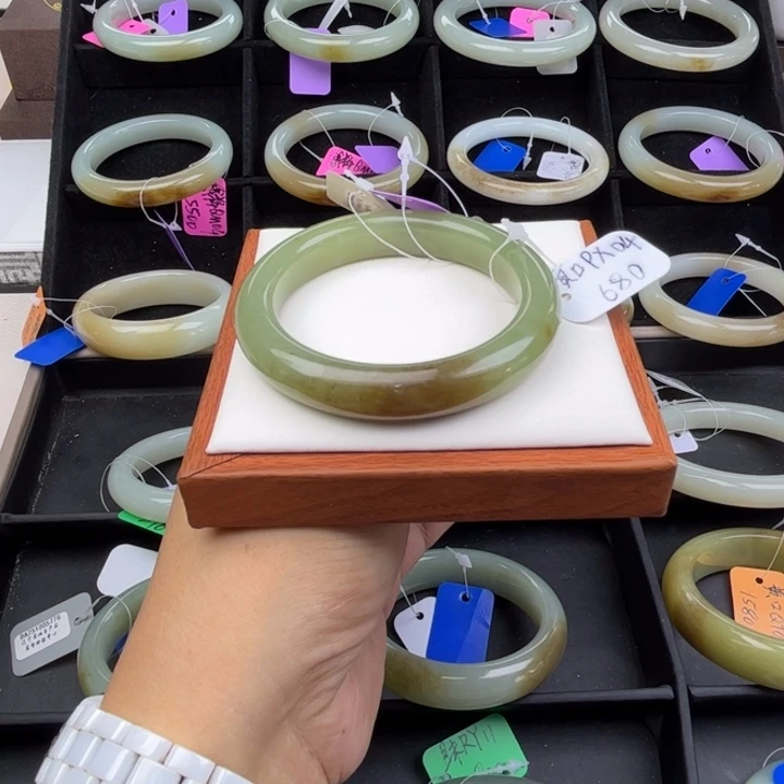 未镶嵌手镯和田玉七月