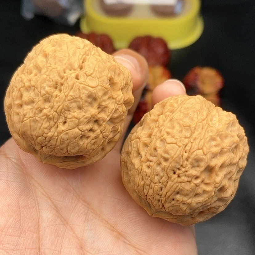 【闪购商品】把件文玩核桃42尺牡丹绣球57.5克