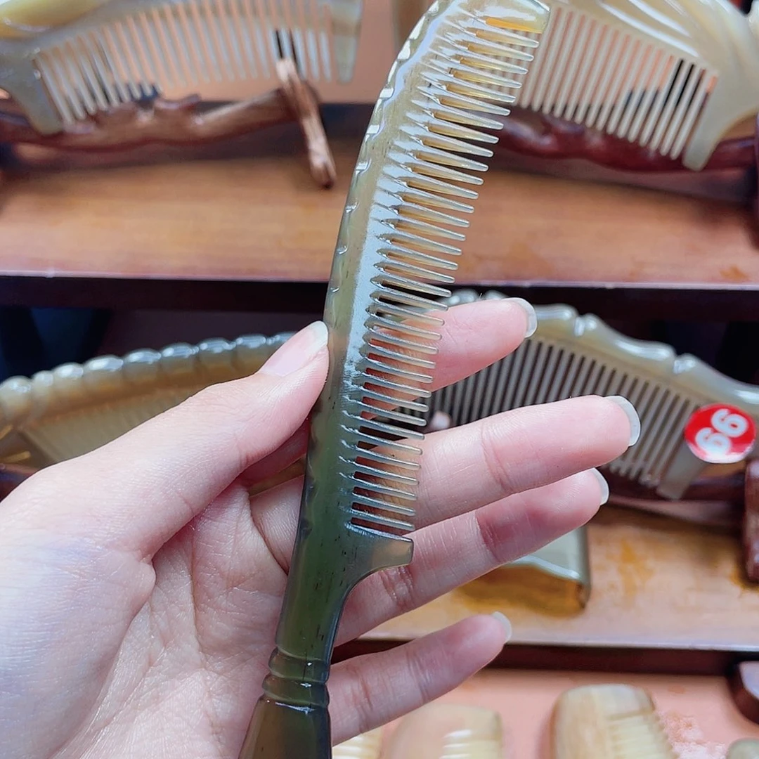 纯手工制作的牛角梳