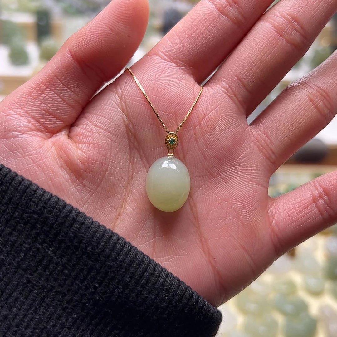 和田玉吊坠(赠链)18K金镶嵌