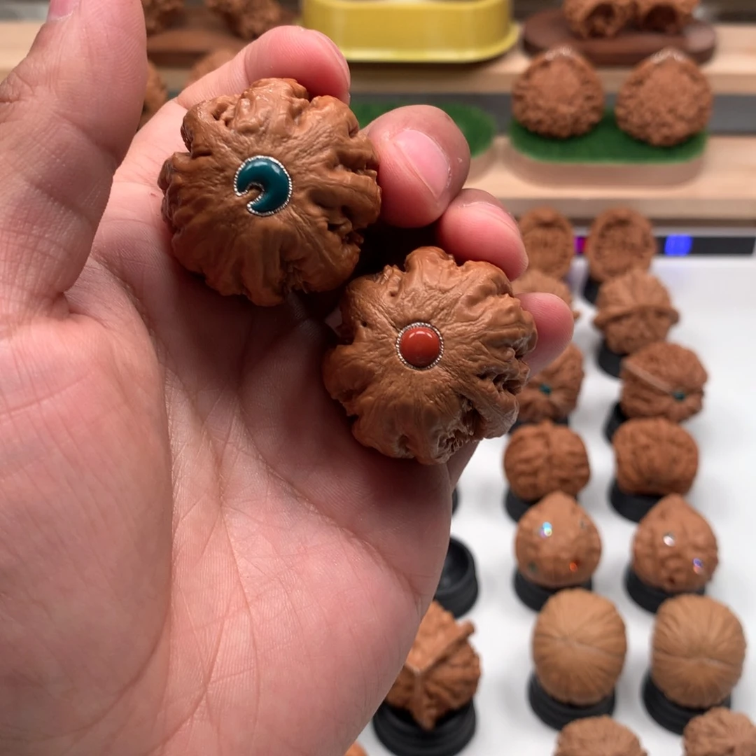 【闪购商品】文玩核桃吊坠偏*隐隐约约