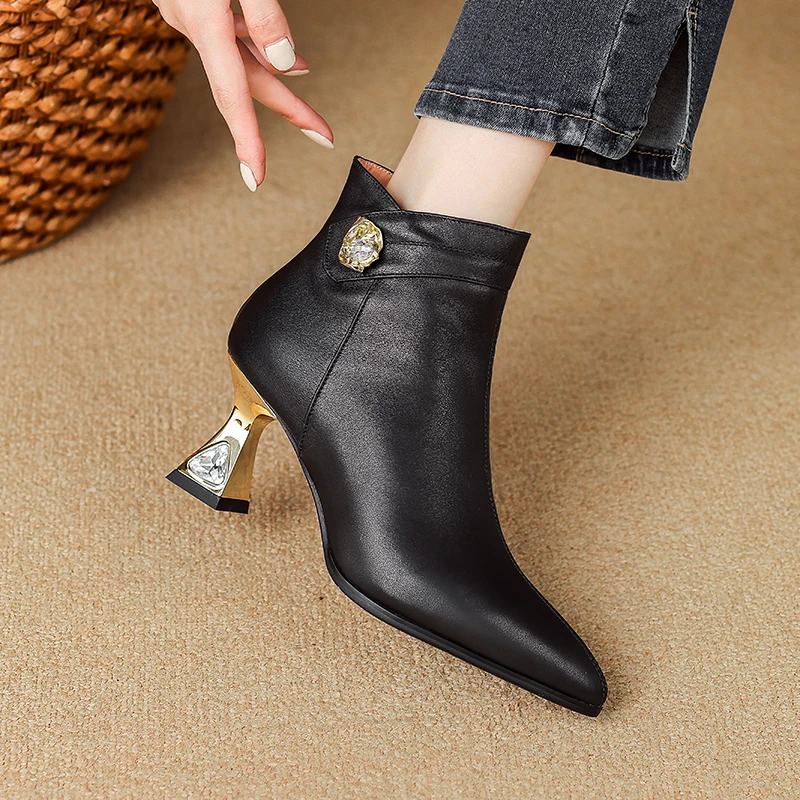 6.5cm时尚水钻粗跟尖头短靴秋冬百搭气质裸靴显瘦高跟女士皮靴子