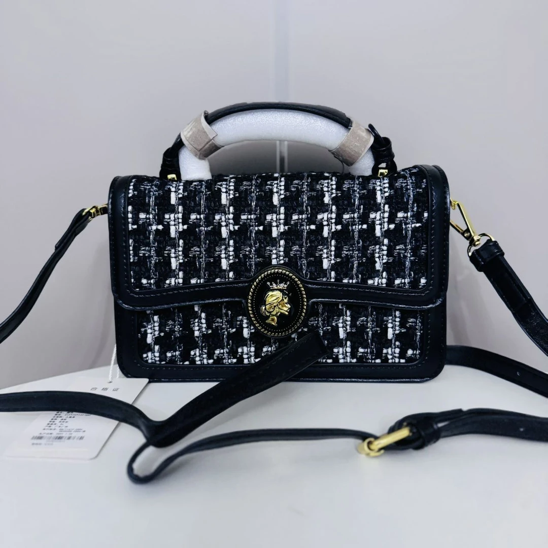 新疆包邮 时尚潮流百搭2025 新款韩版单间斜跨小方包黑色休闲