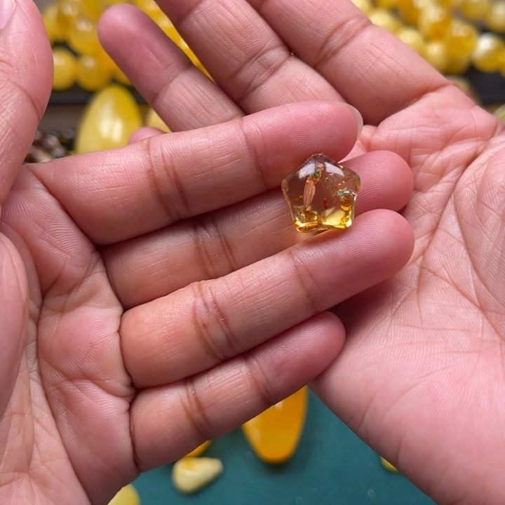 琥珀未镶嵌珠宝奇石M 305号花珀星星