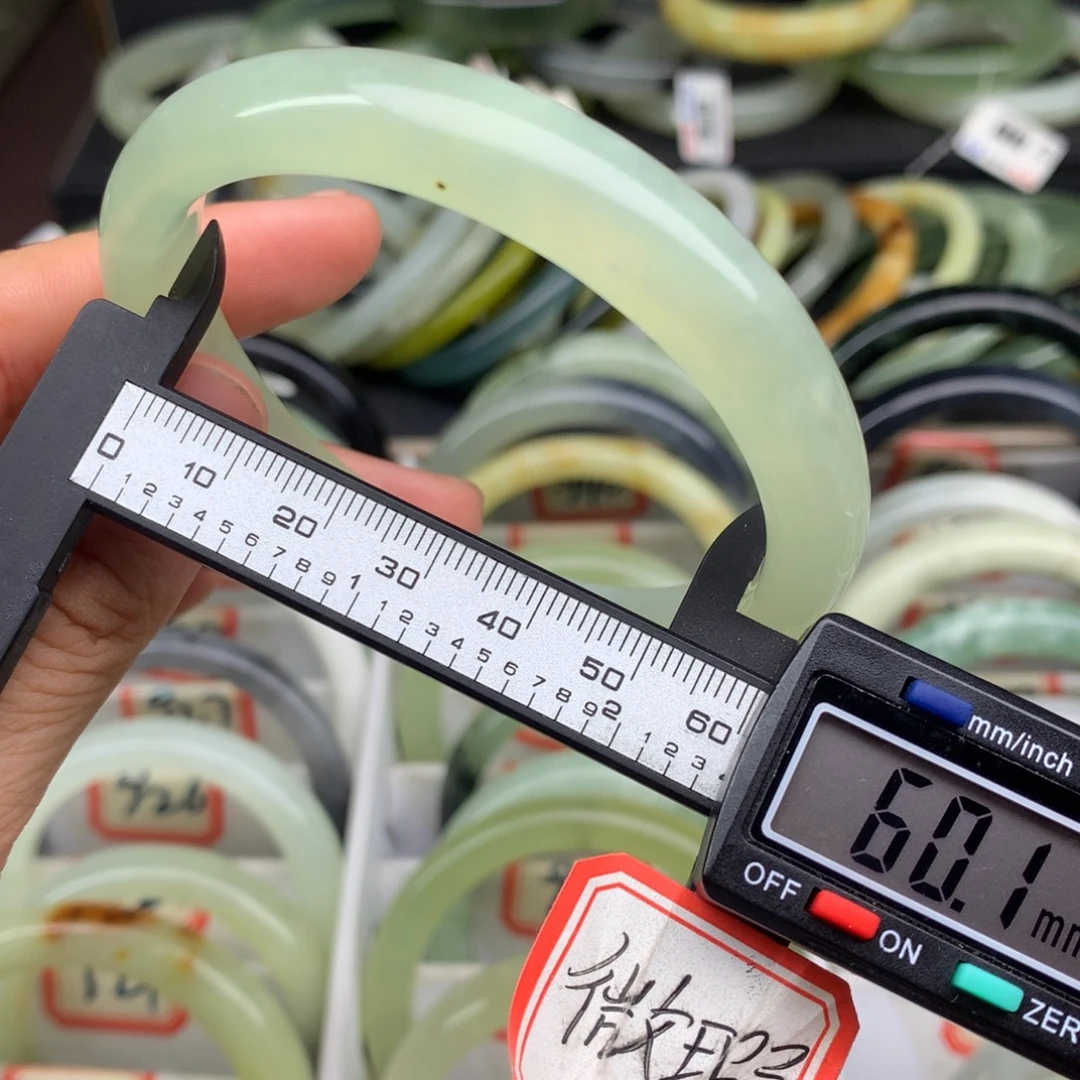 未镶嵌蛇纹石玉手镯944
