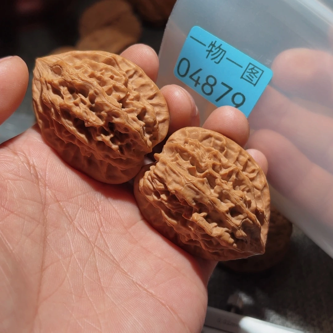 文玩核桃把件卧龙鸡心