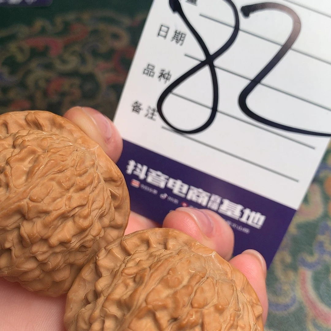 文玩核桃把件白狮子
