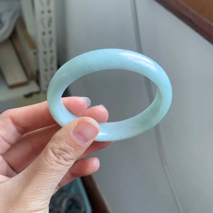 翡翠未镶嵌手镯28号。 54圈贵妃正圈52