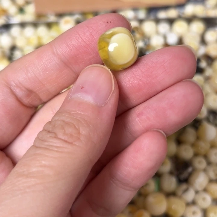 蜜蜡未镶嵌裸石12.6mm一个