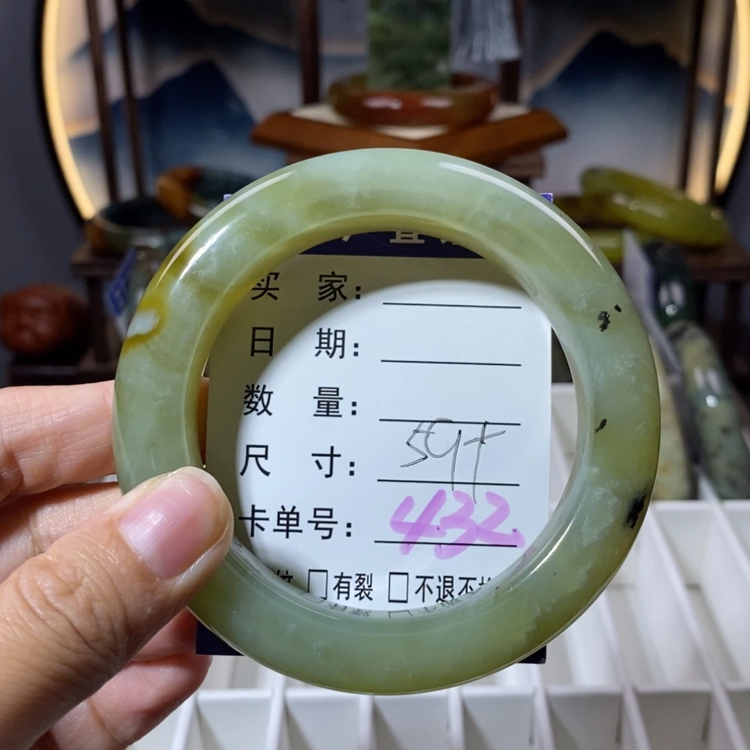 蛇纹石玉未镶嵌手镯