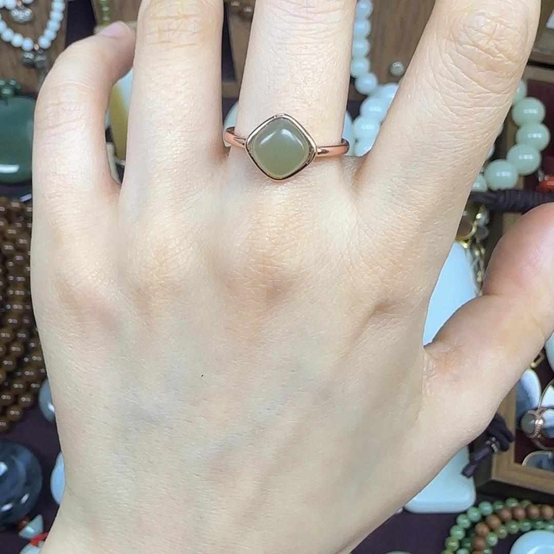 和田玉未镶嵌戒指