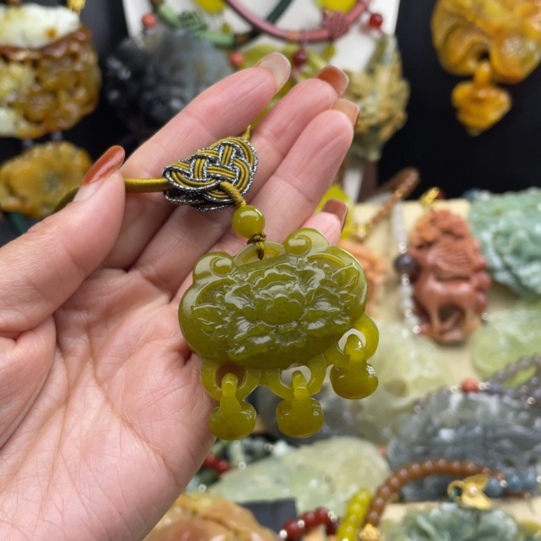 未镶嵌蛇纹石玉颈饰