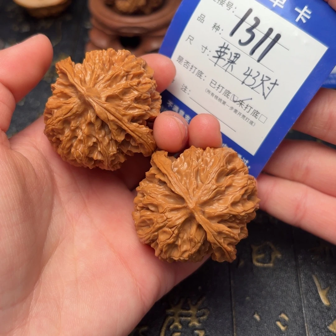 文玩核桃吊坠苹果