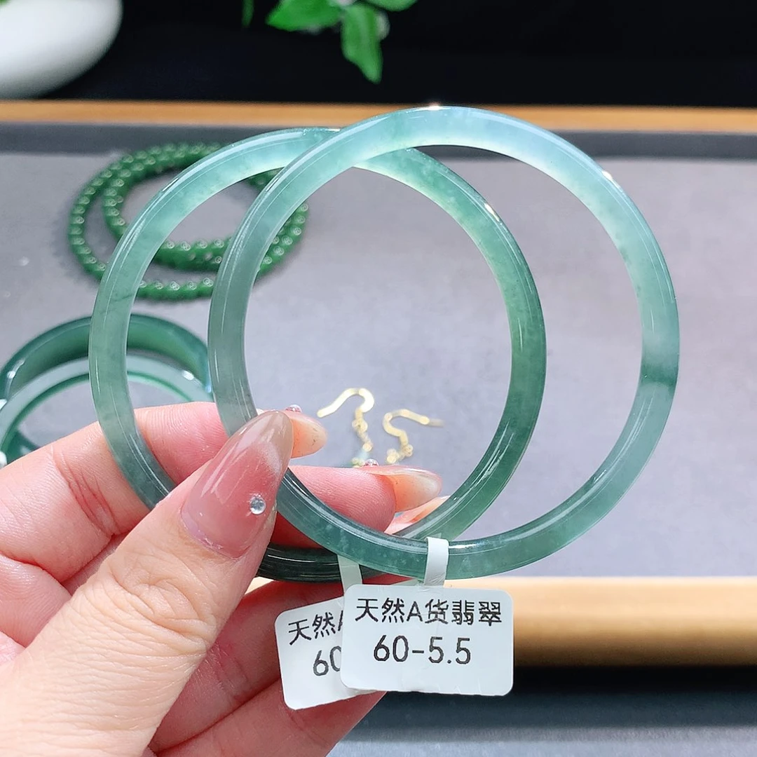 未镶嵌手镯（圆镯）翡翠