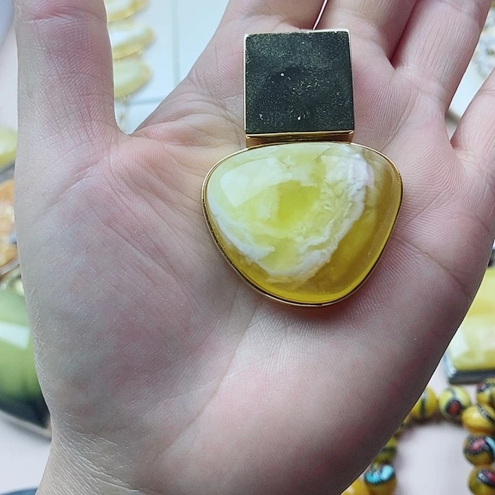 琥珀颈饰未镶嵌蜜蜡吊坠