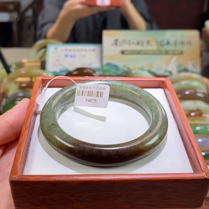 未镶嵌手镯和田玉4。 58
