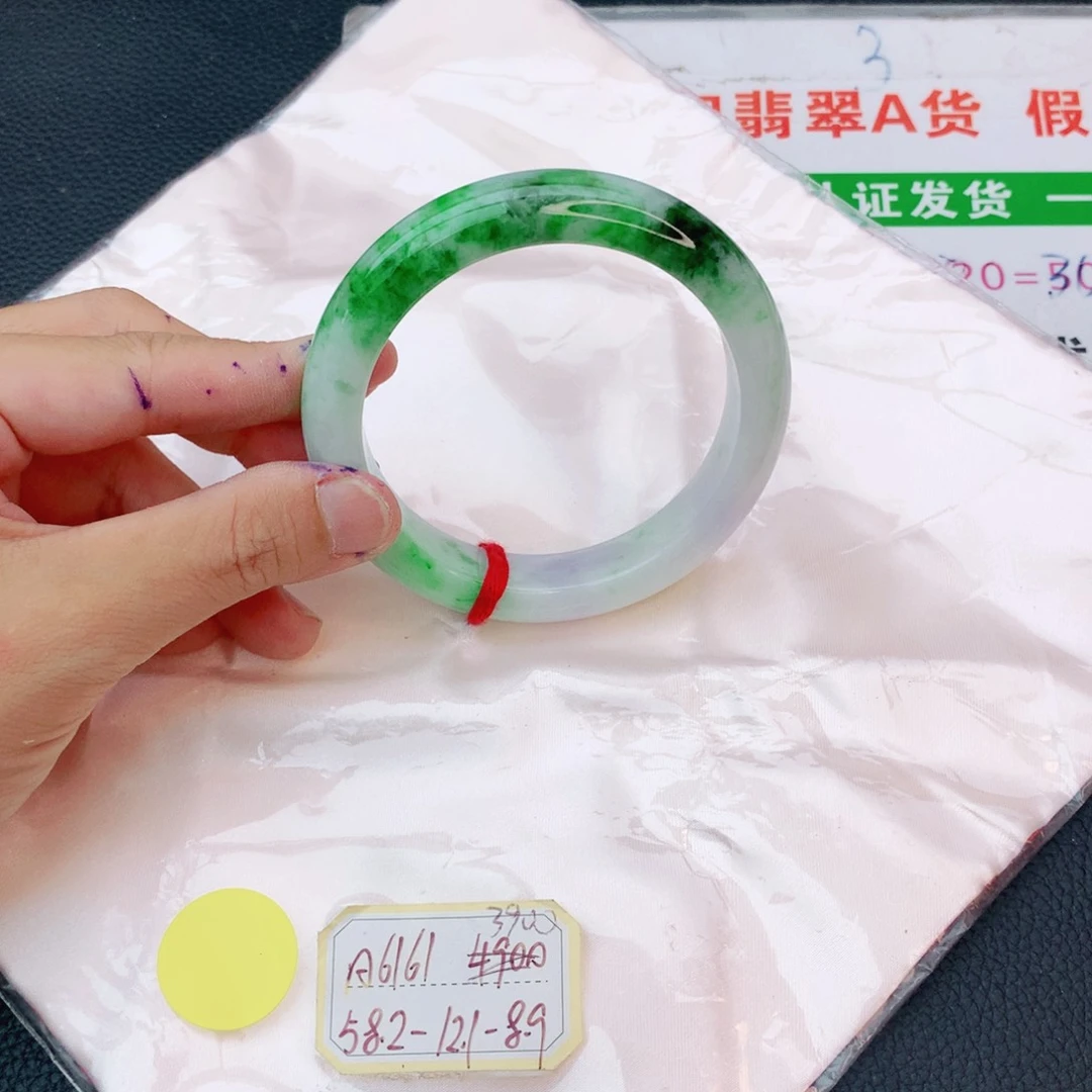 翡翠手镯未镶嵌翡翠