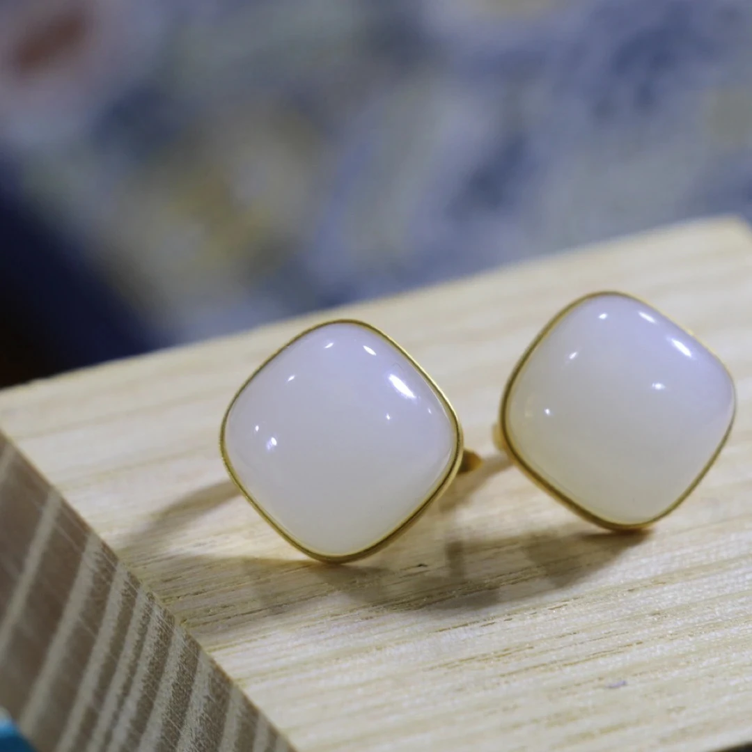 18k金和田白玉耳扣整体12mm