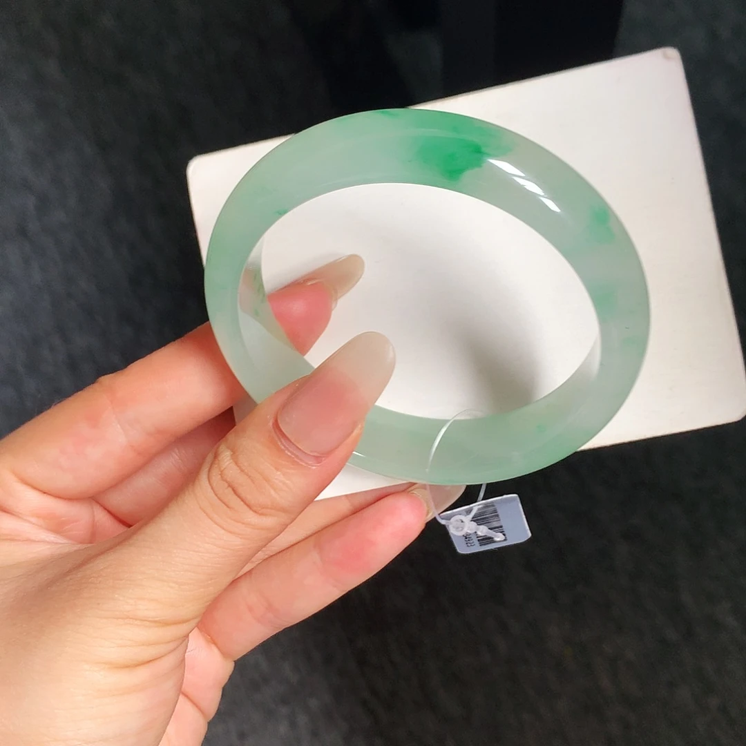 石英质玉（非洲翠）手镯未镶嵌