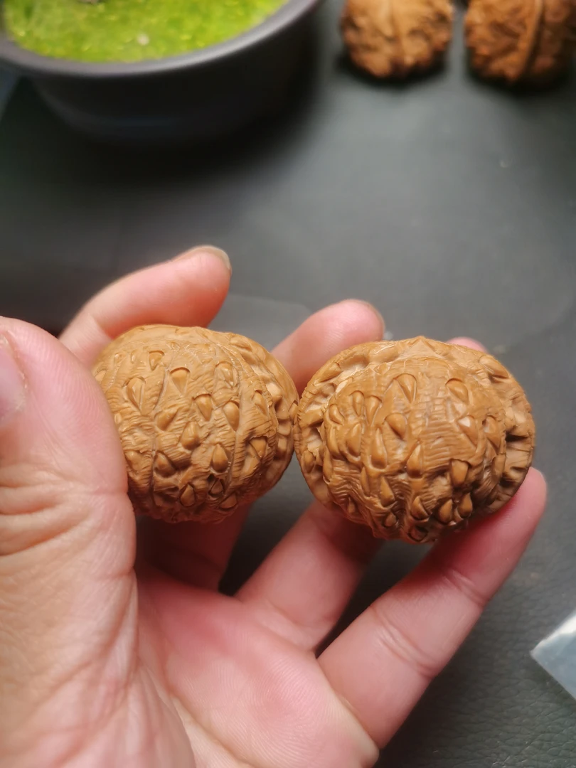 乾隆磨核桃雕刻吞噬