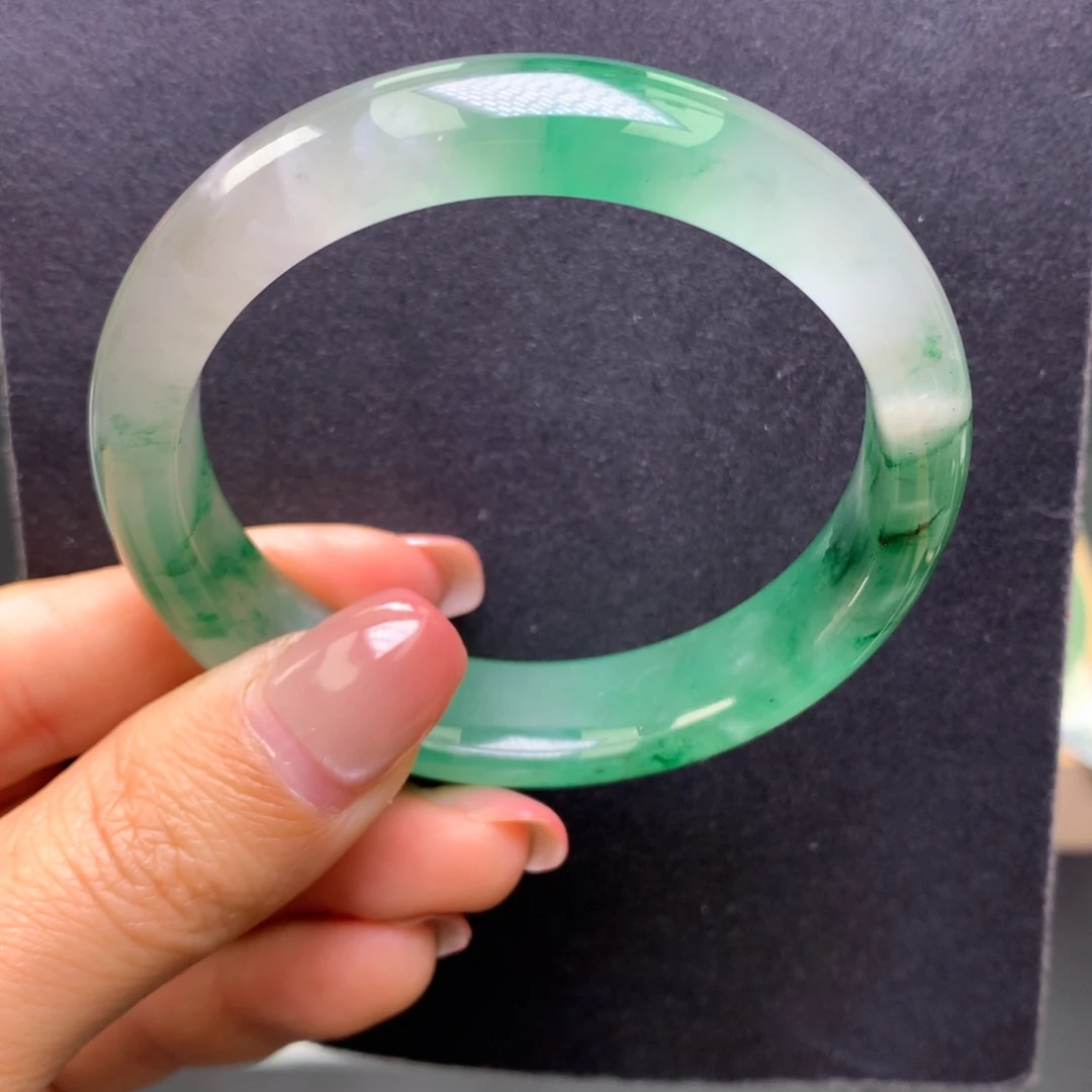 石英质玉（非洲翠）未镶嵌手镯