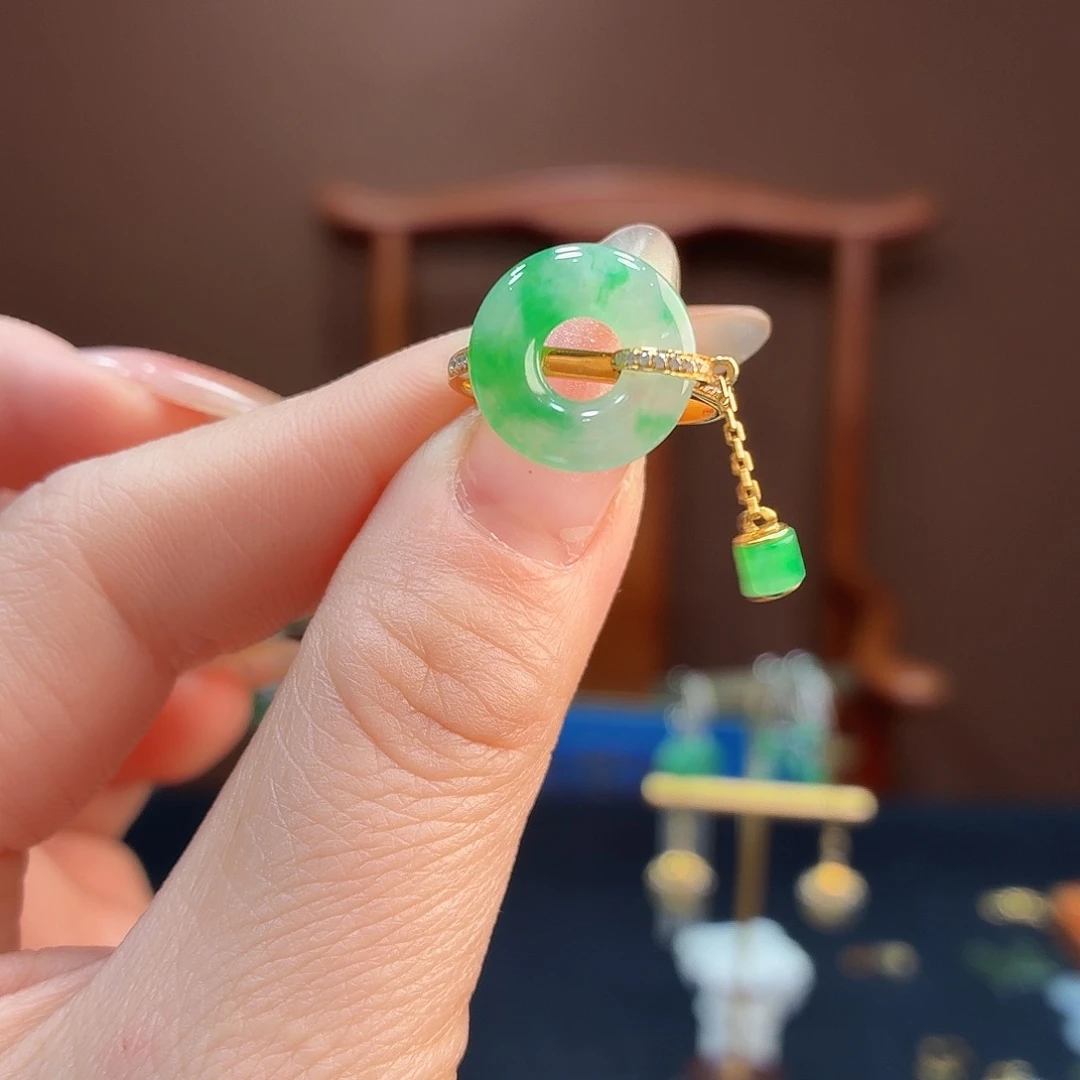 翡翠18K金镶嵌戒指戒指