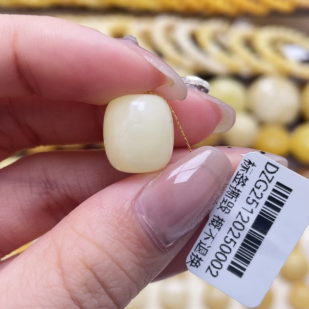 琥珀未镶嵌裸石12.2*13.3mm桶珠